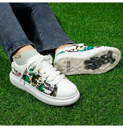 Stylish girls white graffiti board shoes thick bottom flat casual shoes women versatile walking style shoes